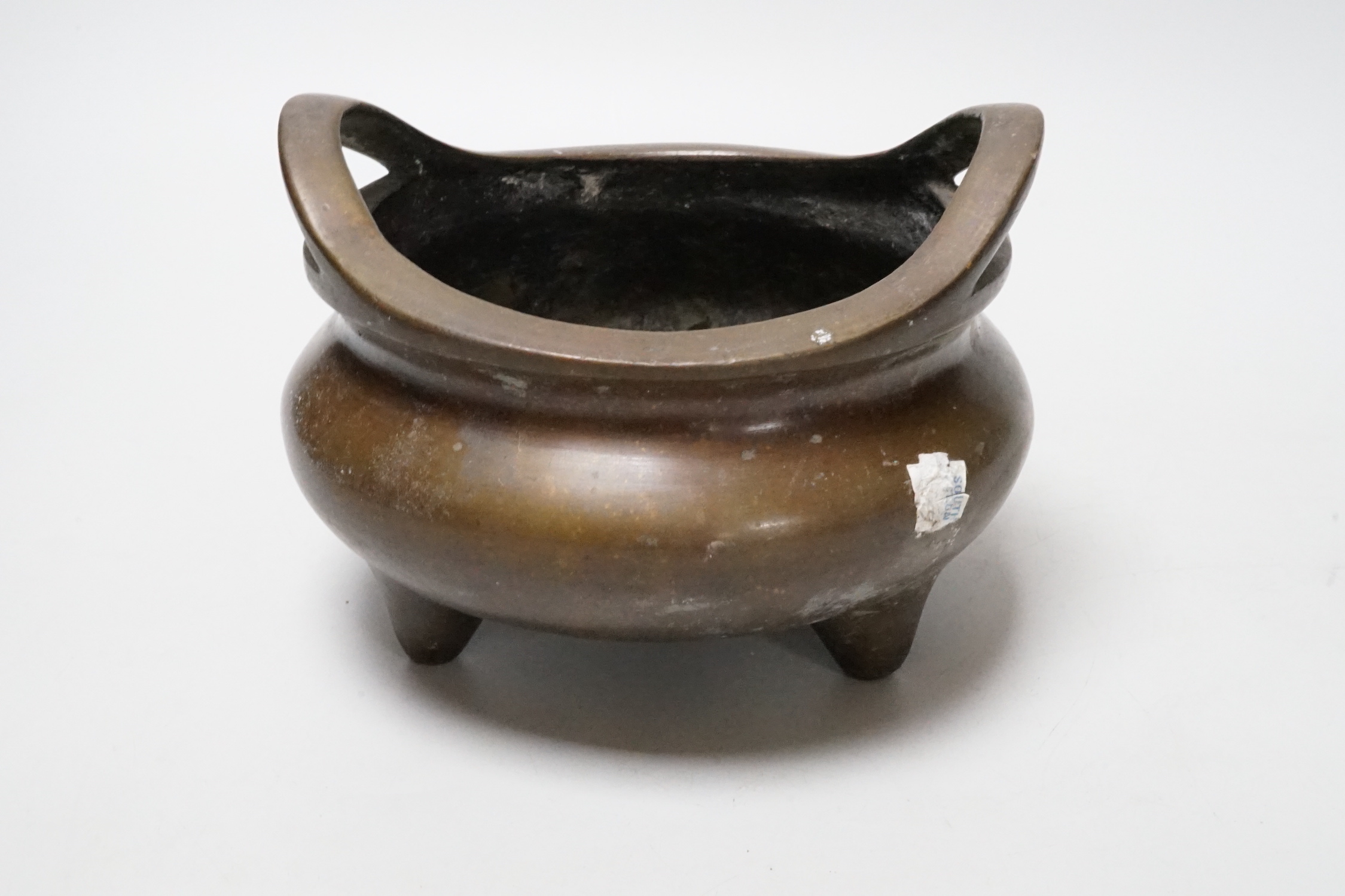 A Chinese bronze censer, 15cm wide